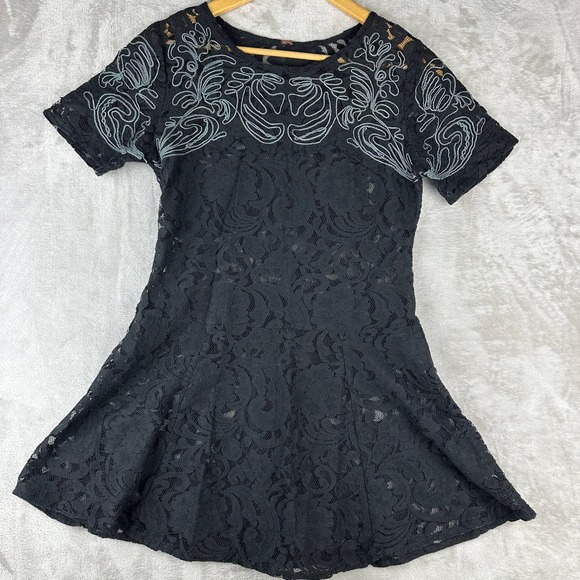 Free People Dresses & Skirts - Free People Black Lace Embroidered Short Sleeve Flared Dress Sz Small / XS